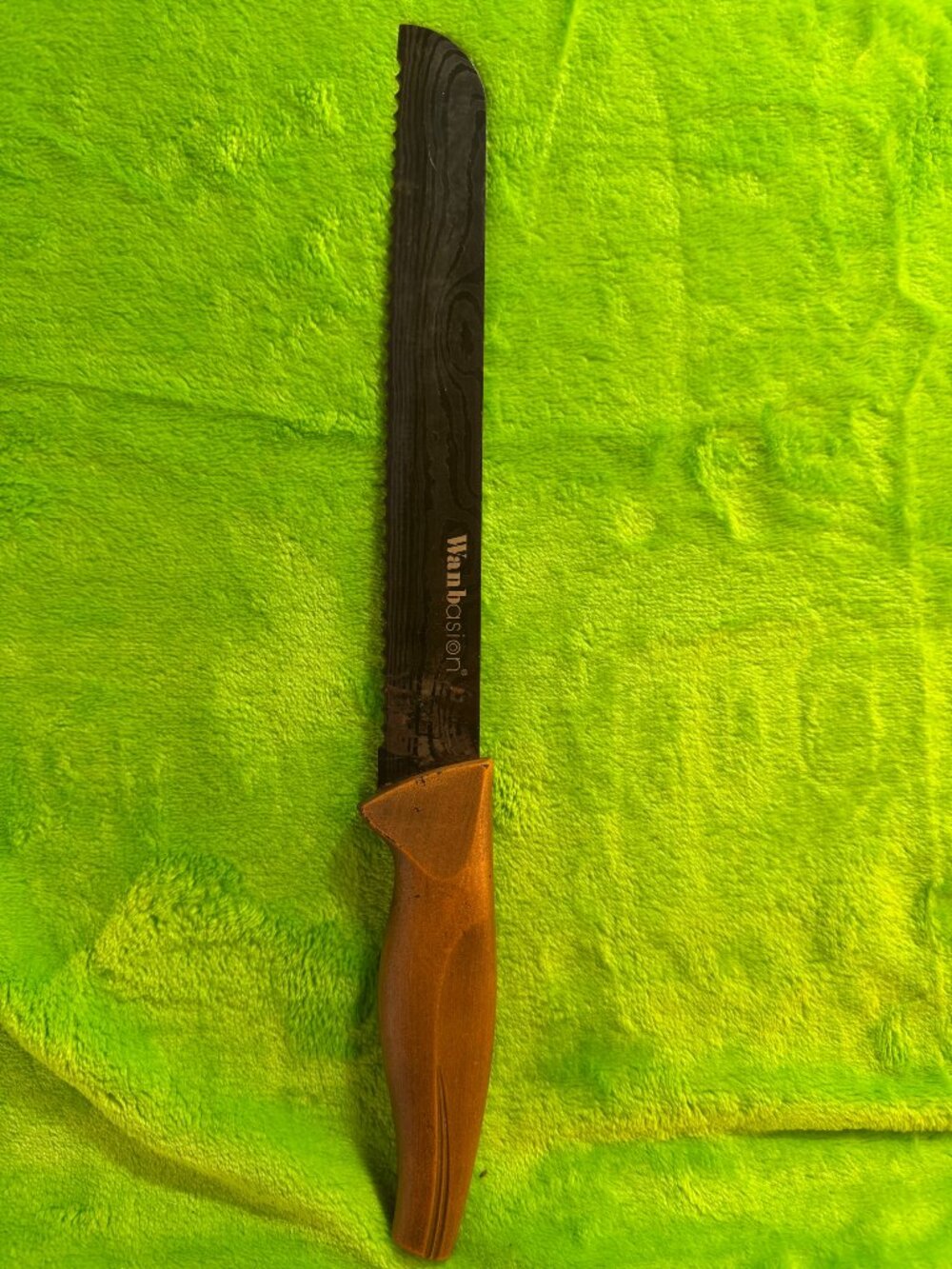 Wanbosi Serrated Bread Knife with Wooden Handle